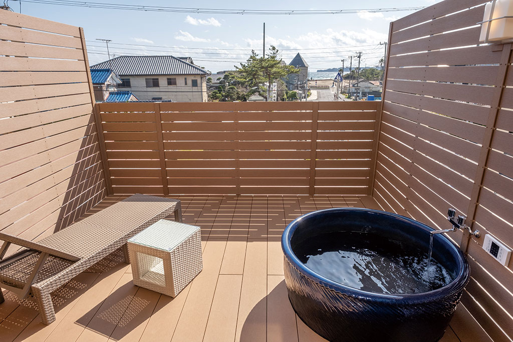2階露天風呂付和洋室屋外イメージ