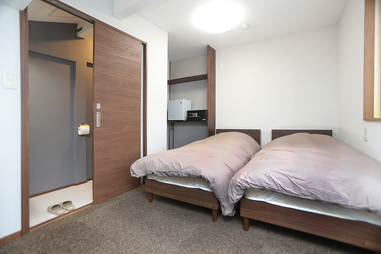 ツンベッドルーム　トイレ・洗面台付き　バス共同