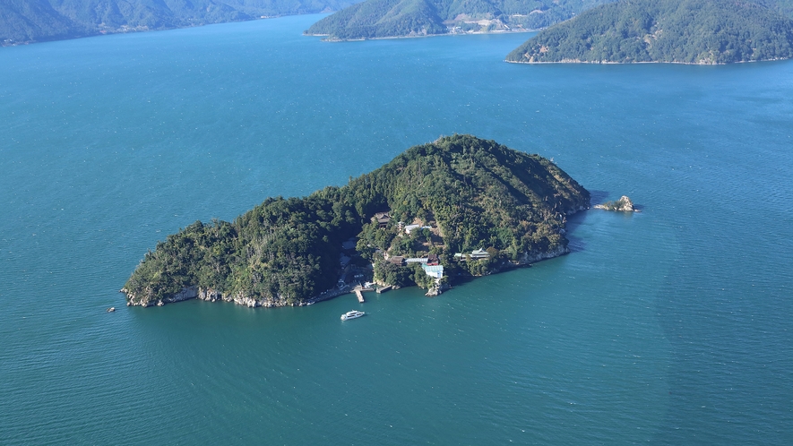 琵琶湖八景　”深緑　竹生島の沈影”