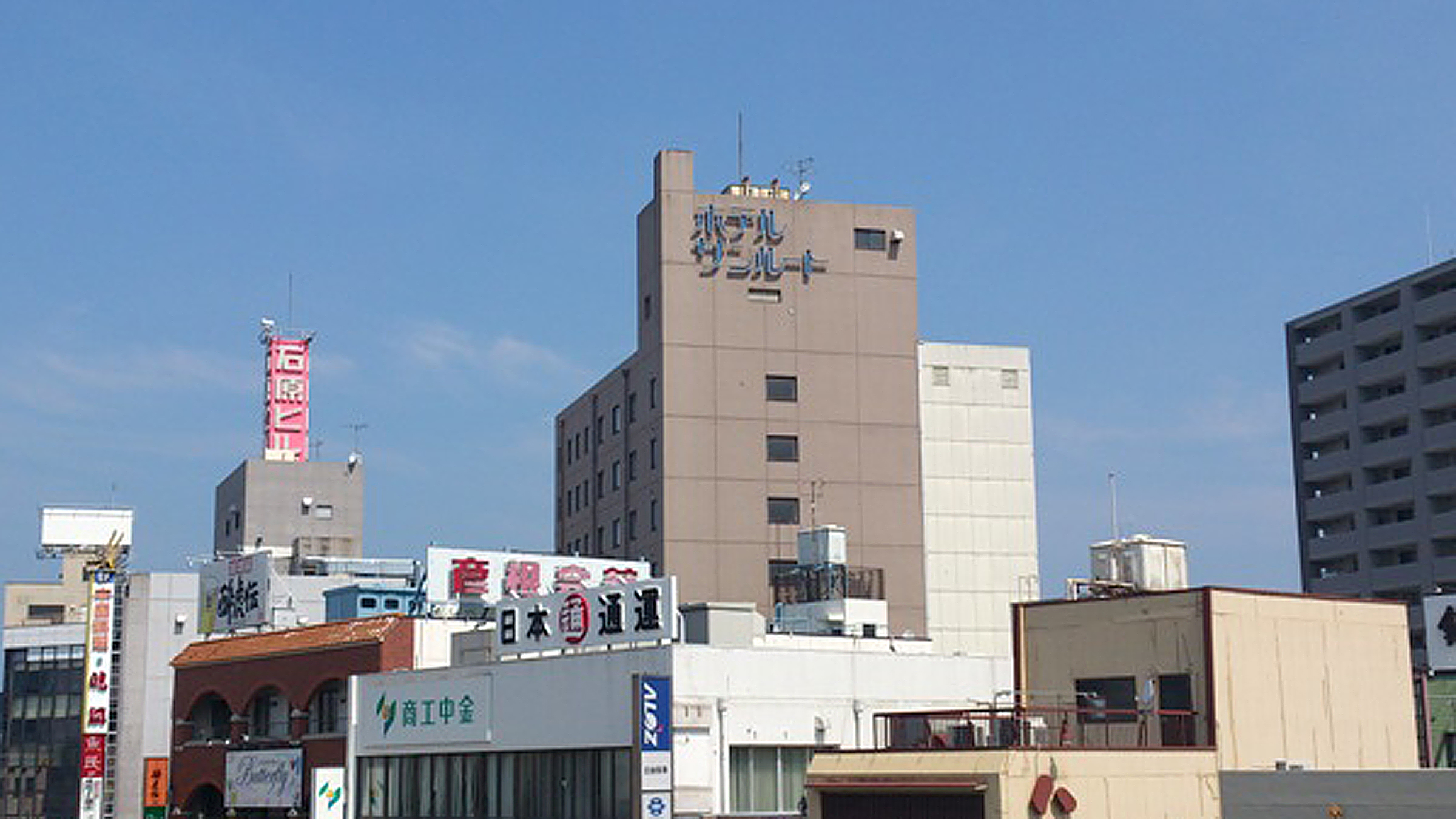 JR彦根駅より徒歩１分（彦根駅西口からの写真です）