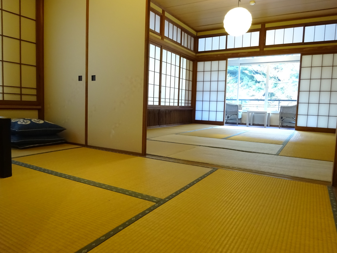 和室3畳+10畳（2〜4名）