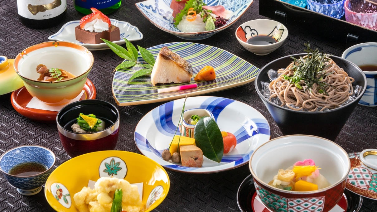 【夕食は季節の和会席料理】伝統と今様の日本料理に舌鼓。ご朝食は山梨県の食材を使用したブッフェ