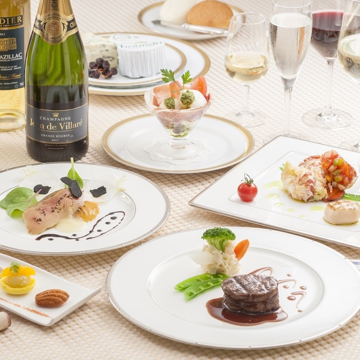 Please enjoy the marriage with wine.
