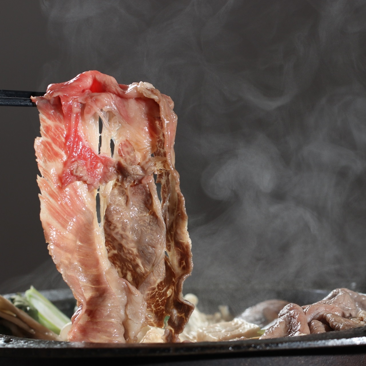 【リーズナブル】国産黒毛和牛のすき焼きをお得に満喫！小野川温泉を拠点に米沢の歴史を巡る旅