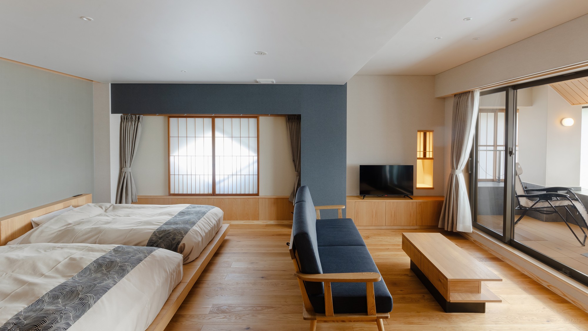 【半露天風呂付＜吾妻＞】のんびりとお過ごしいただきながら、心安らぐ特別な時間をご体感ください。