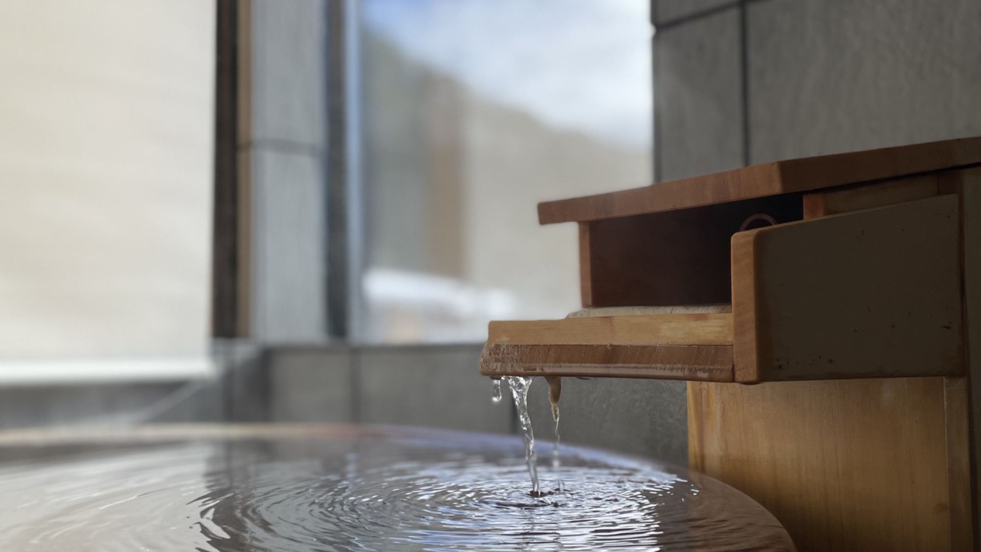 【客室内風呂付＜銀嶺＞】景色を見ながら自分だけのかけ流し温泉をお楽しみいただけます