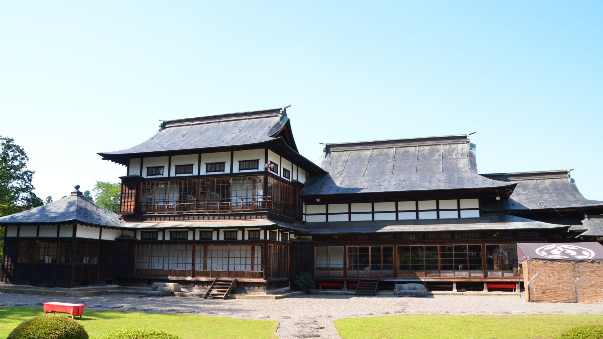 【上杉伯爵邸】旧上杉家の邸宅（車15分）