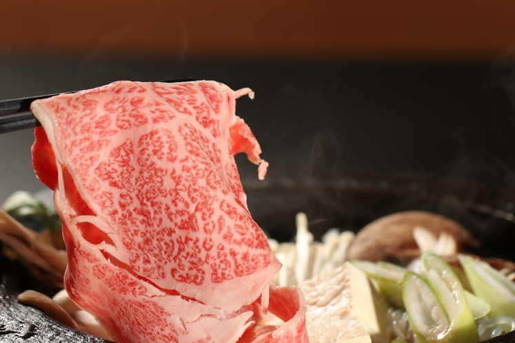 牛肉料理の王道「米沢牛すき焼き」