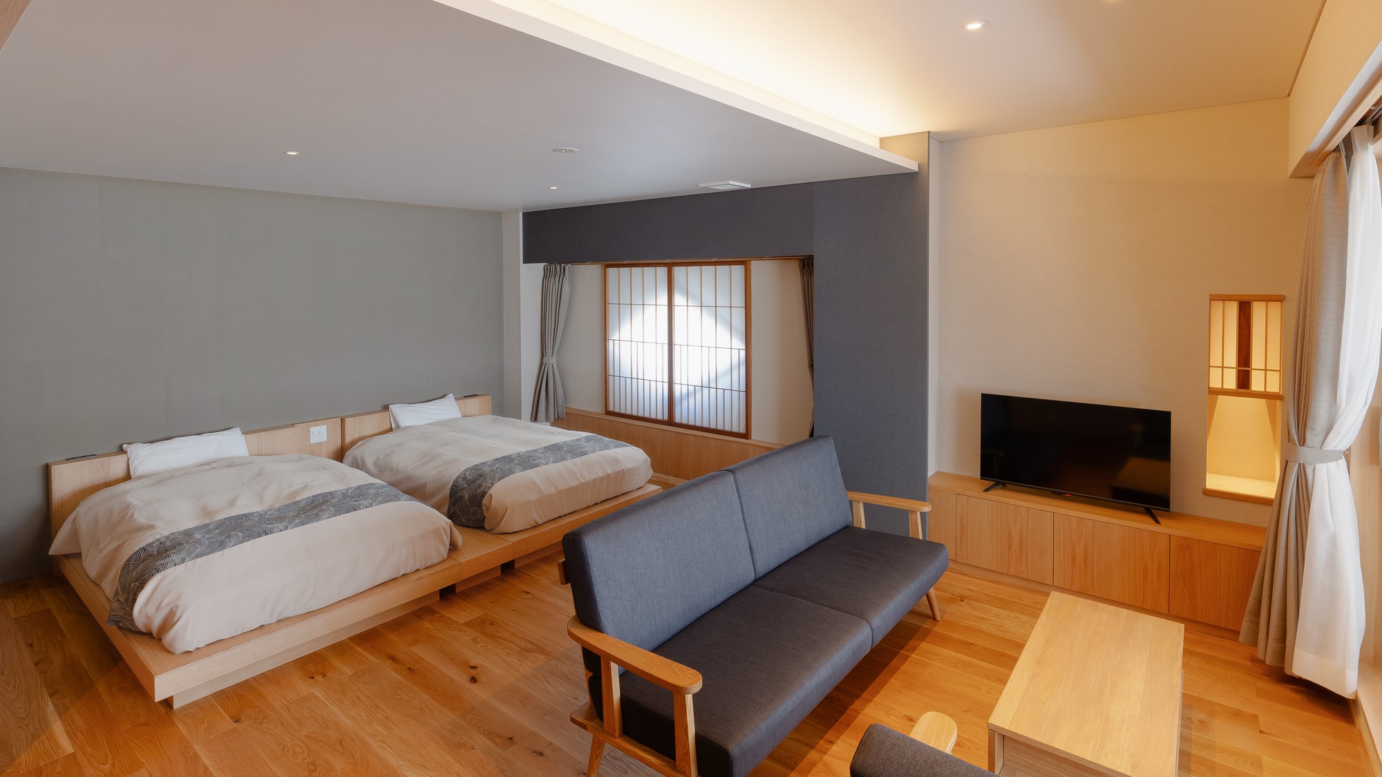 【半露天風呂付＜吾妻＞】木を基調とした和モダンベッドルームです。