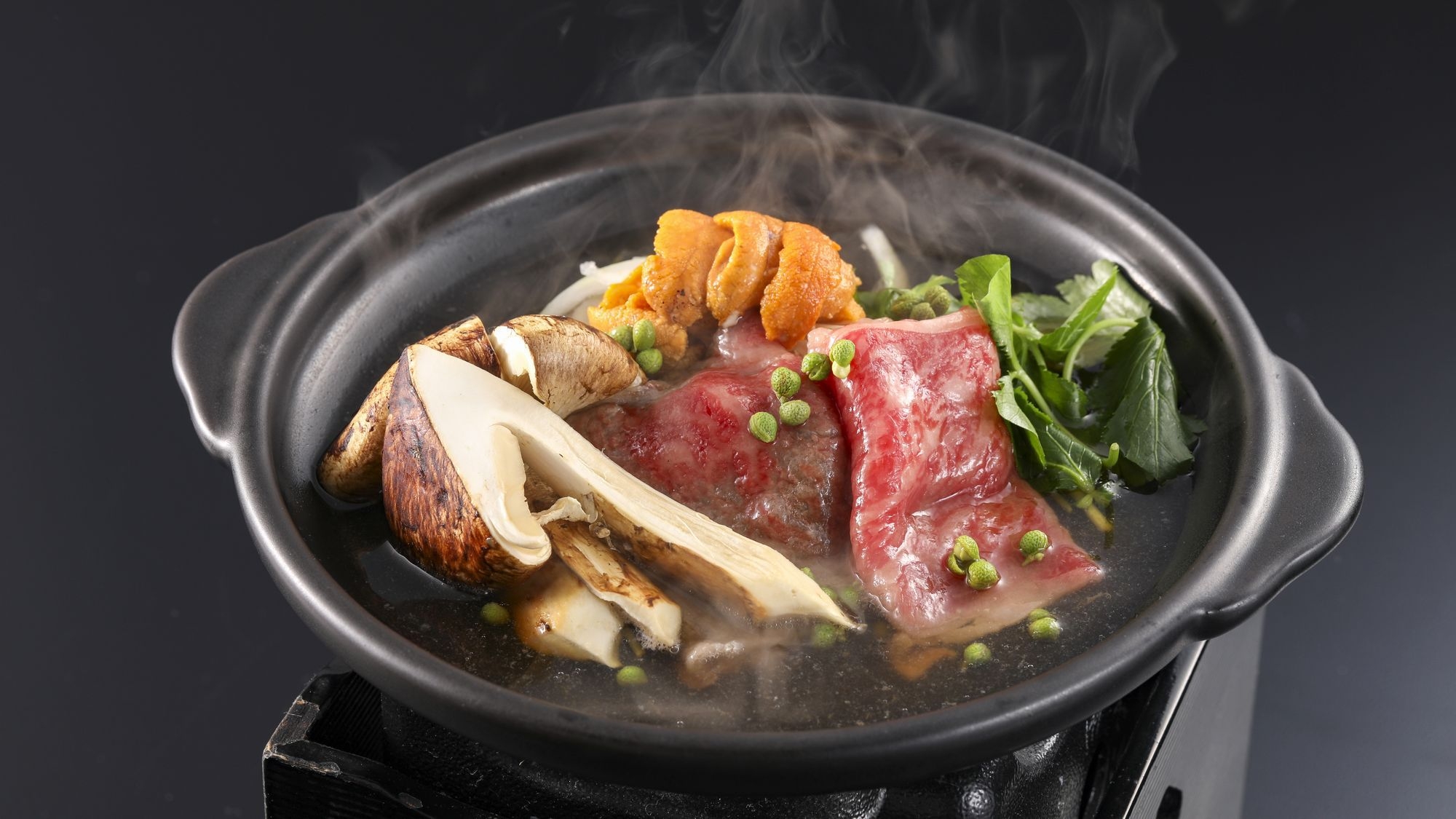 《松茸土瓶蒸し・但馬牛と雲丹、松茸のすき鍋・松茸炭火焼き》松茸至福会席＜ご夕食お部屋食＞