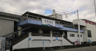 最寄駅の愛知環状鉄道　中岡崎駅から徒歩1分の距離です。