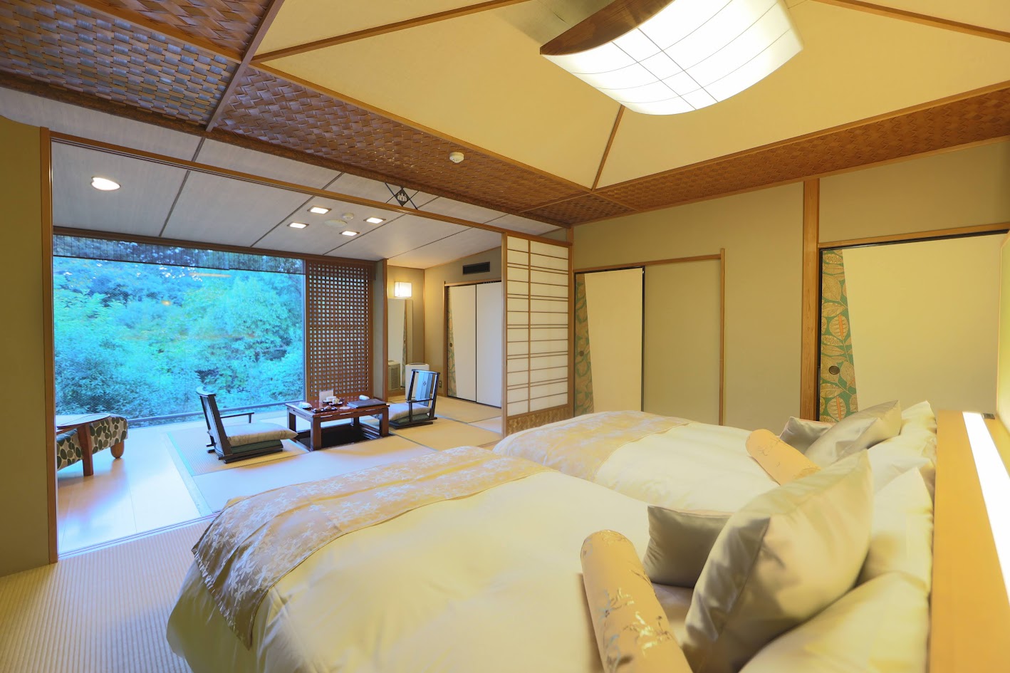 東館　和室　半露天檜風呂付　ベッドルーム