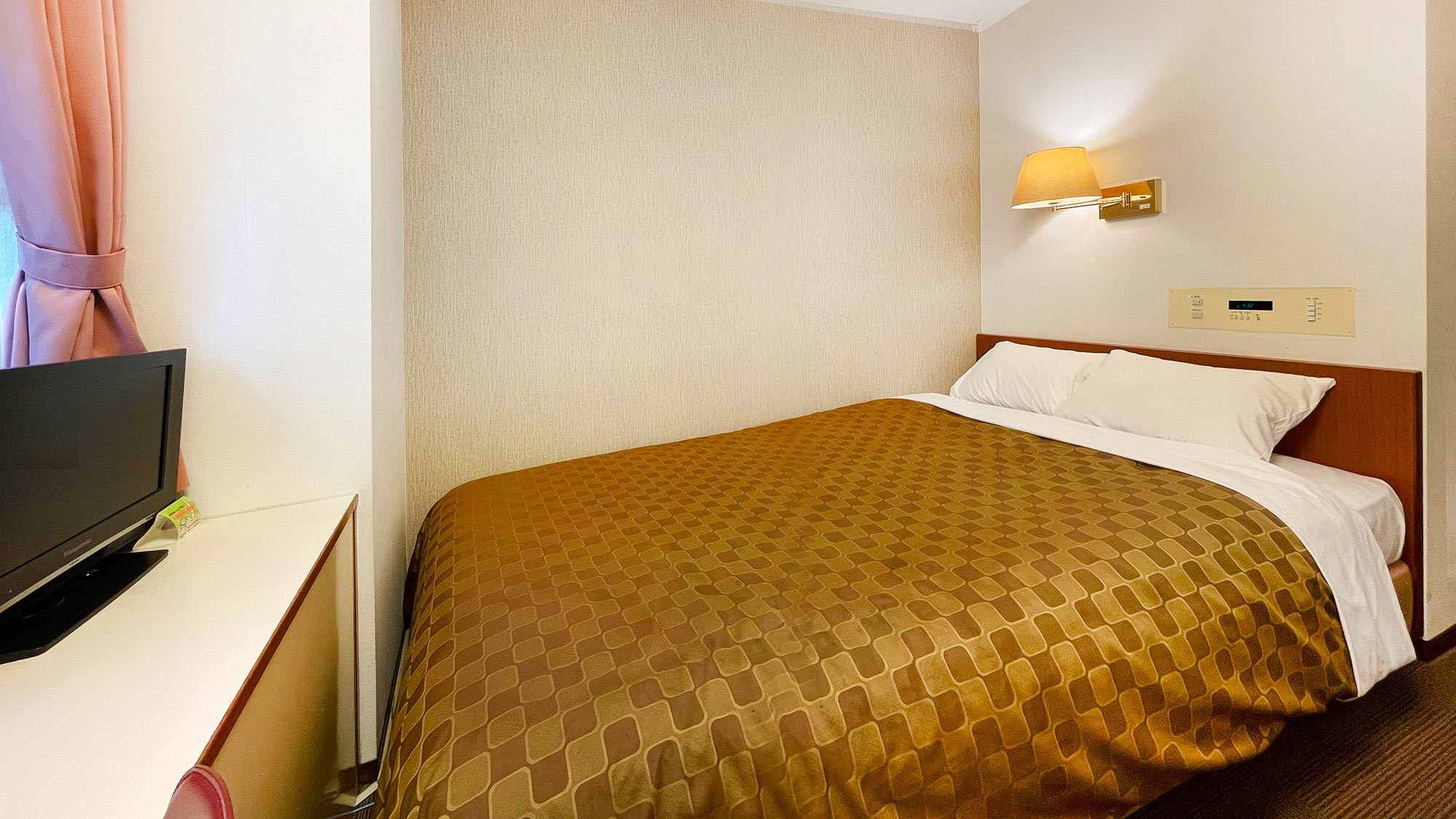 セミダブルルーム【130cm幅ベッド×1台】