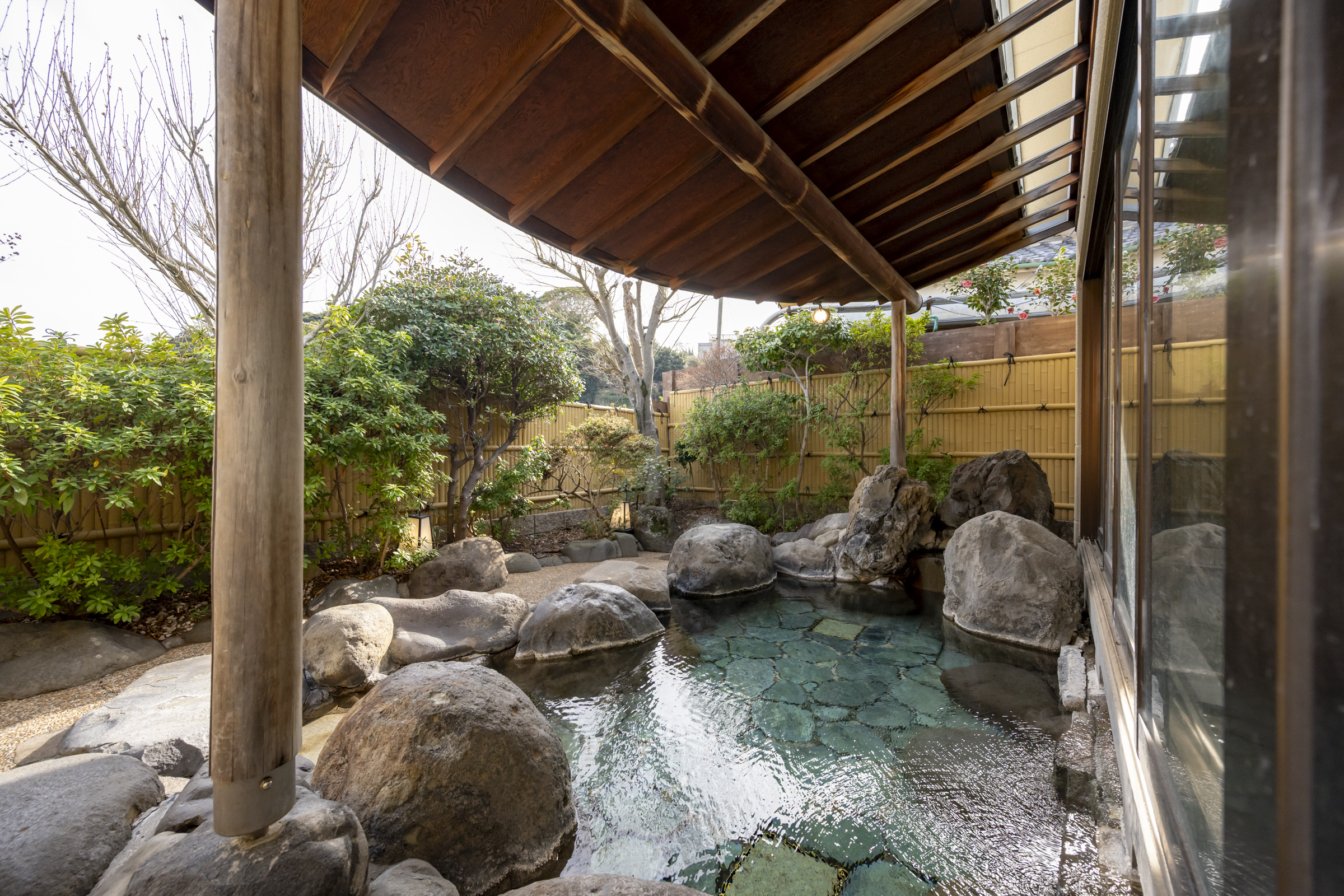 源泉かけ流し温泉「月光の湯」