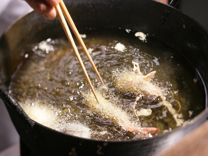 天麩羅は勿論サクッとカリッと揚げ立てでご提供させていただきます。