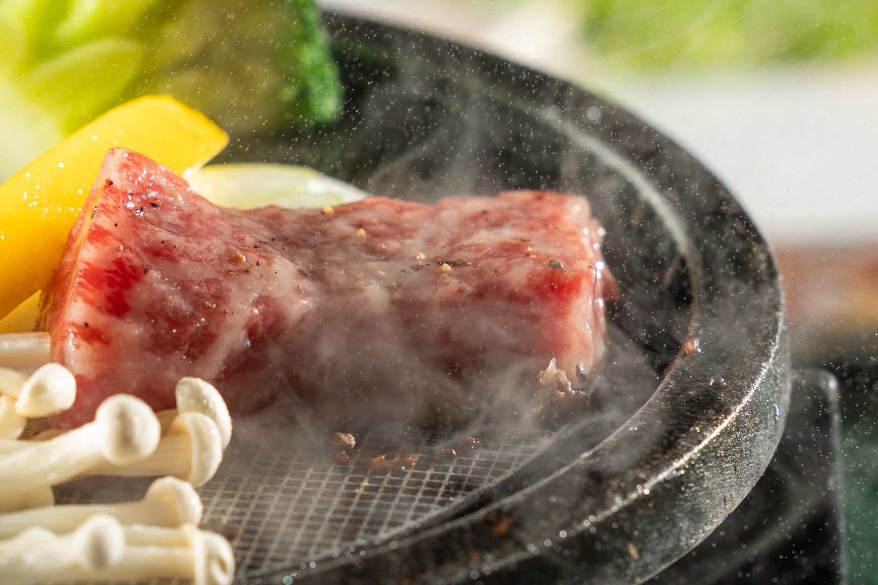 【国産牛の鉄板焼き】