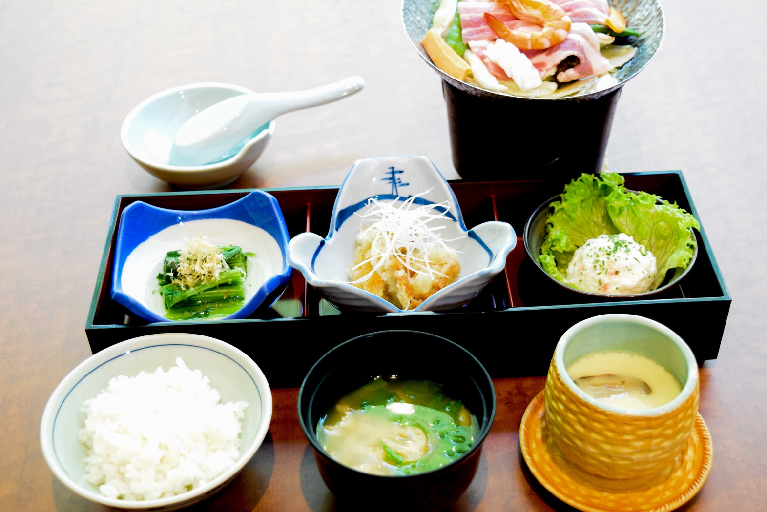 【1日5組☆平日限定】源泉かけ流しの美肌の湯酸性泉を堪能☆ご夕食はお手軽定食をご用意！