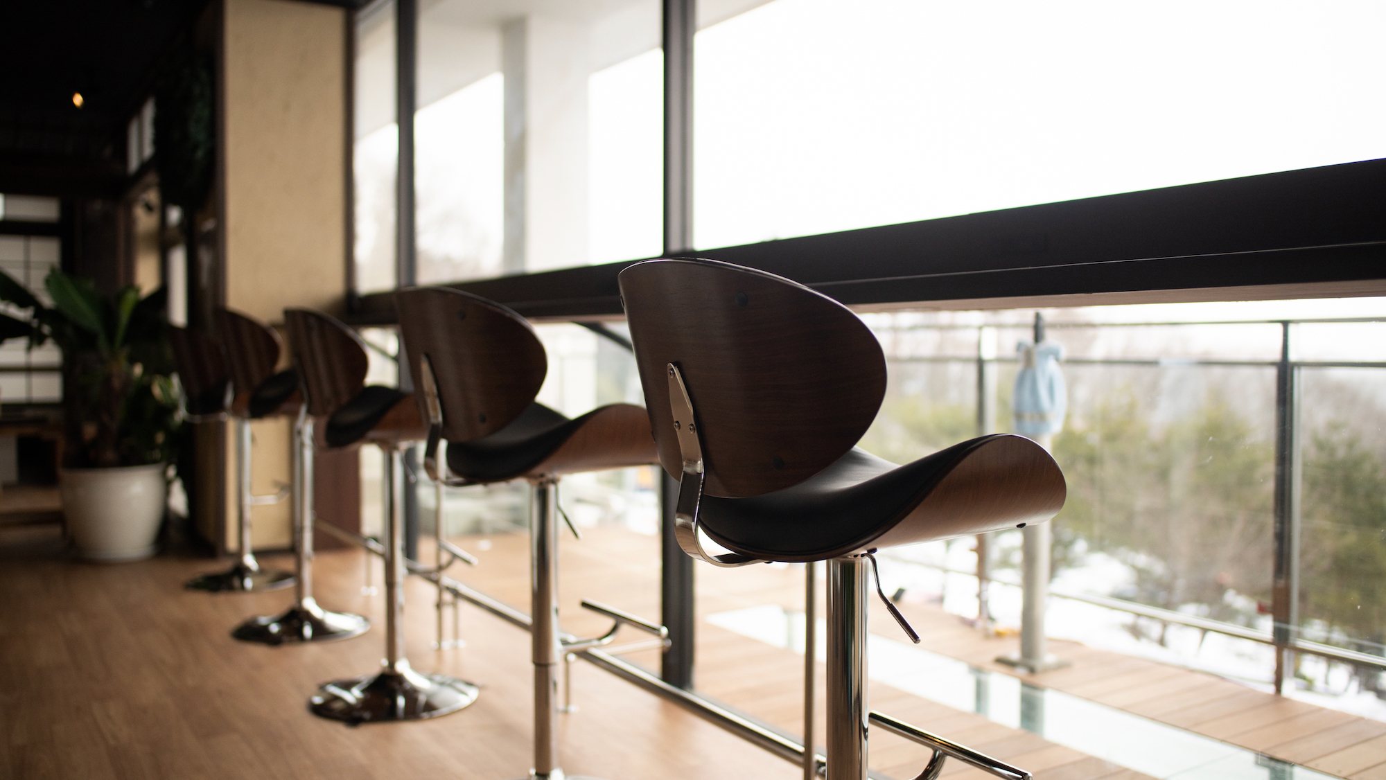 ラウンジには、ゆったりと座れるカウンターをご用意しました！