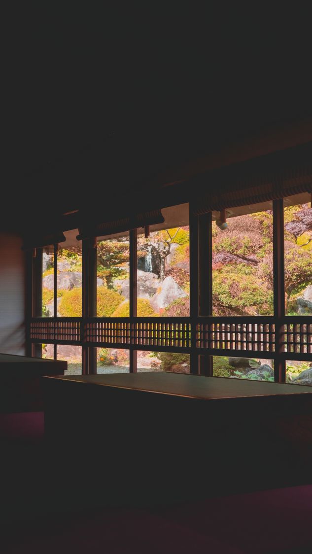 【中庭の紅葉】