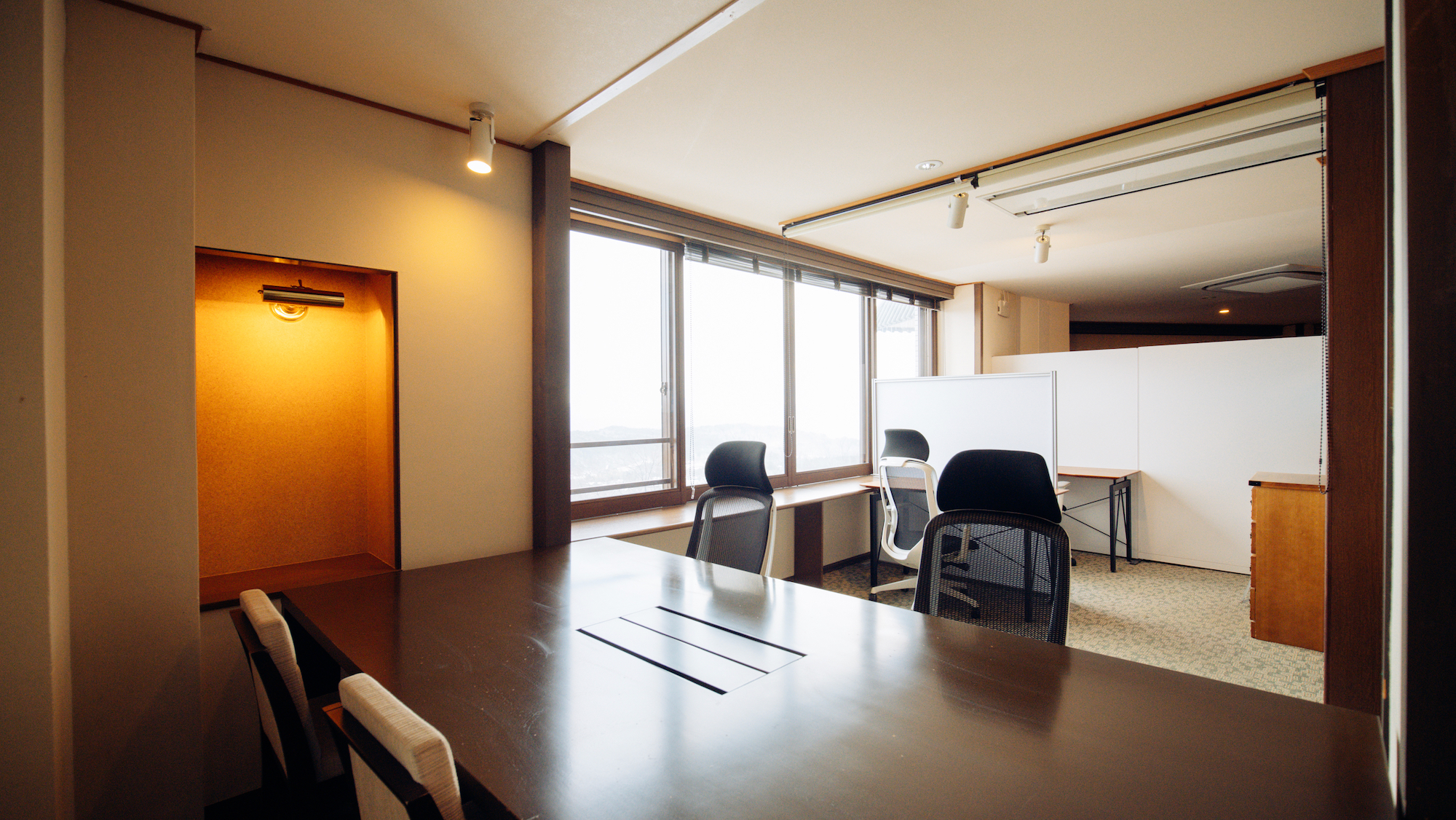 ワーケーションルームはさまざまなタイプをご用意。お仕事に集中できる環境を整えました。