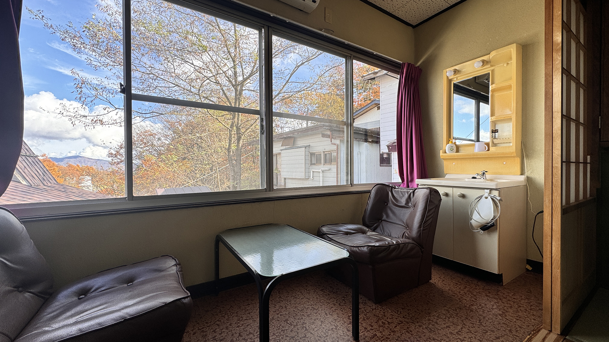 【客室】 和室10畳（トイレ付）