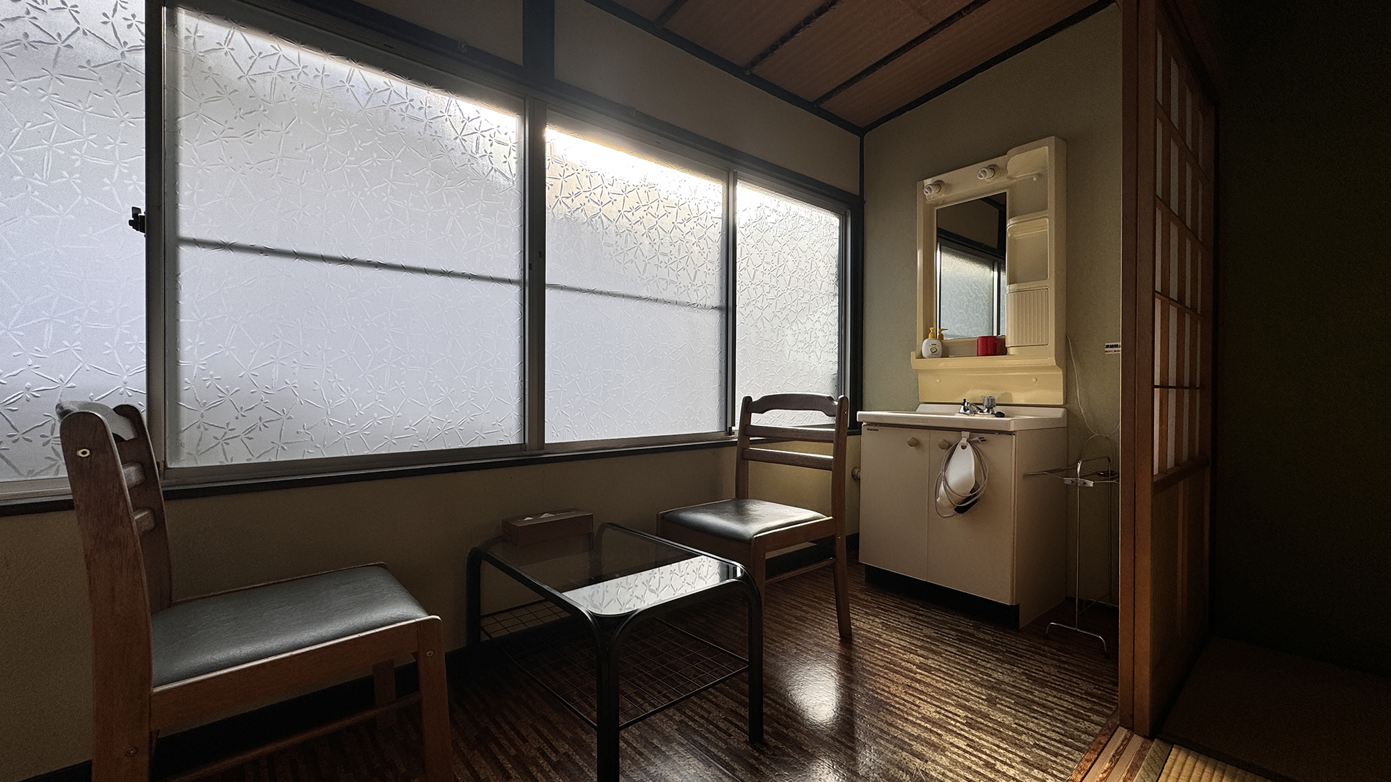 【客室】 和室12畳（トイレ付）