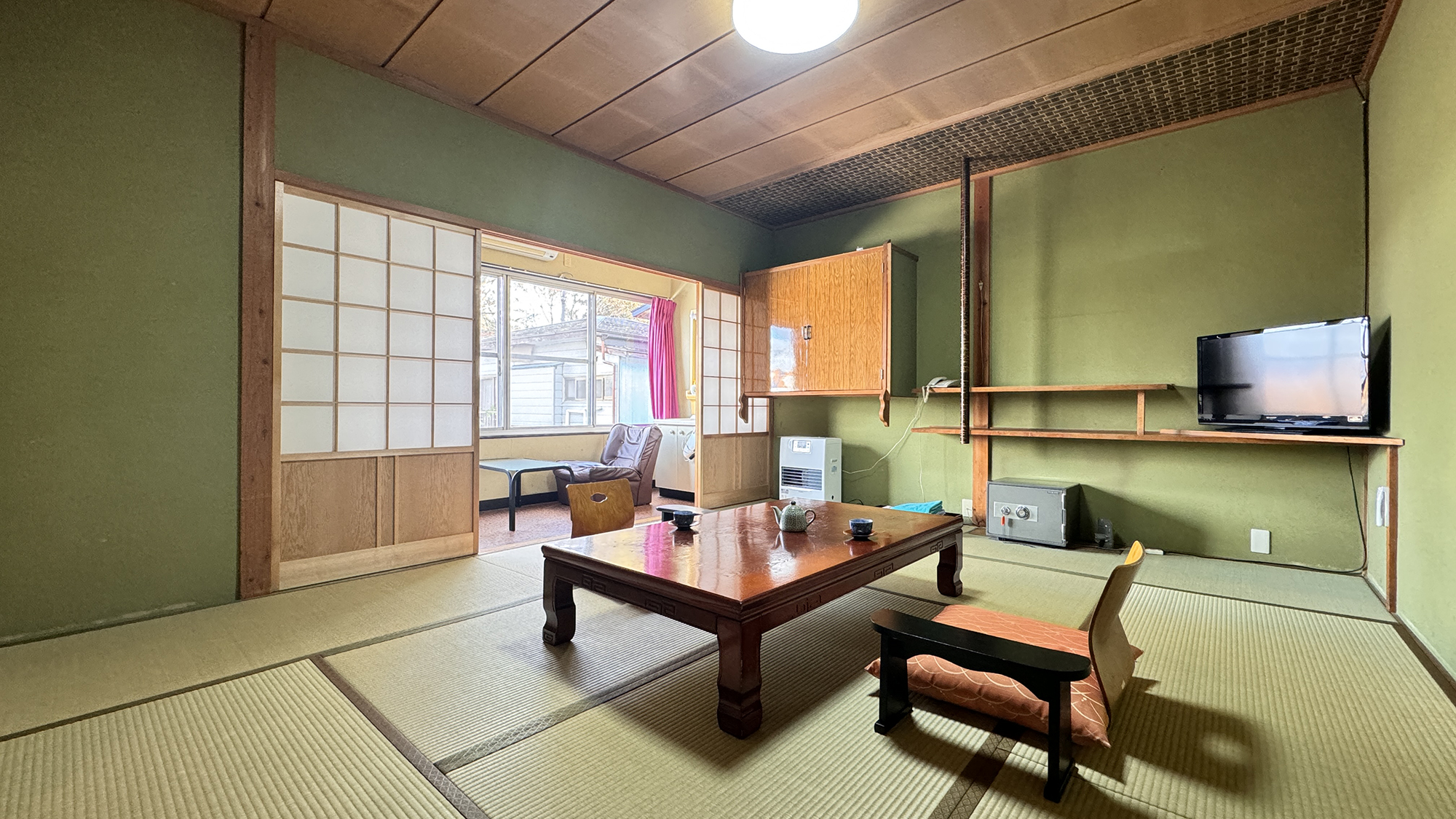 【客室】 和室10畳（トイレ付）