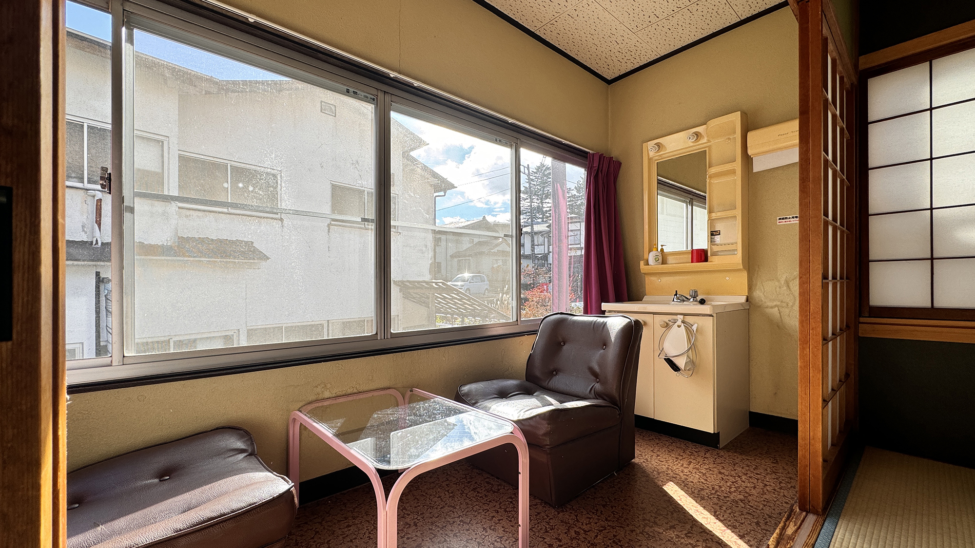 【客室】 和室8畳（トイレ付）