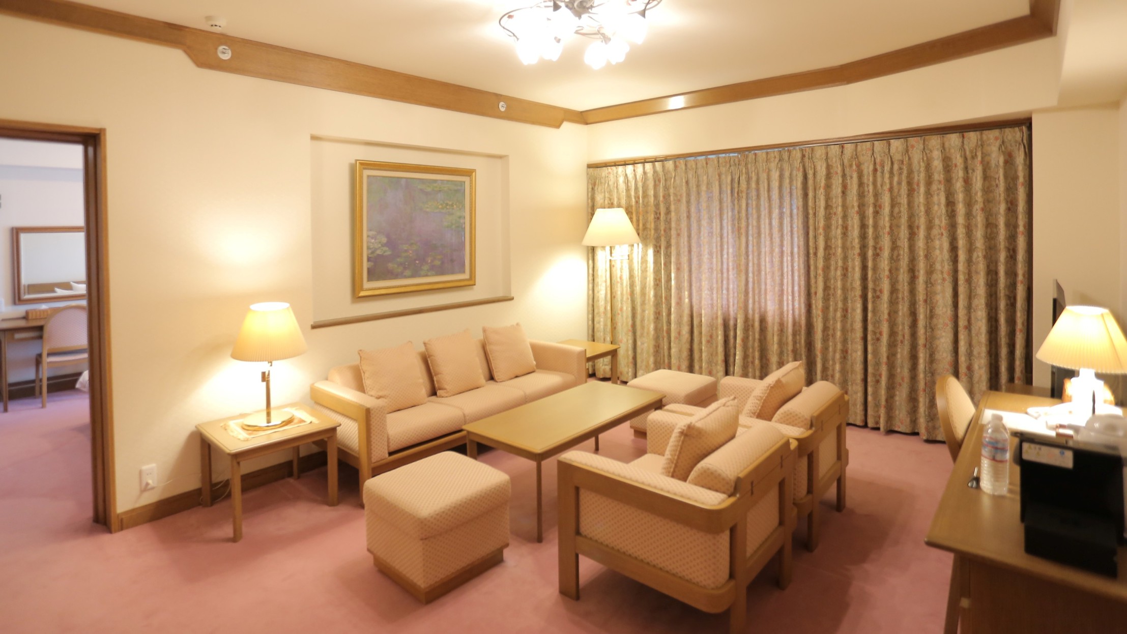 スィートルーム応接室