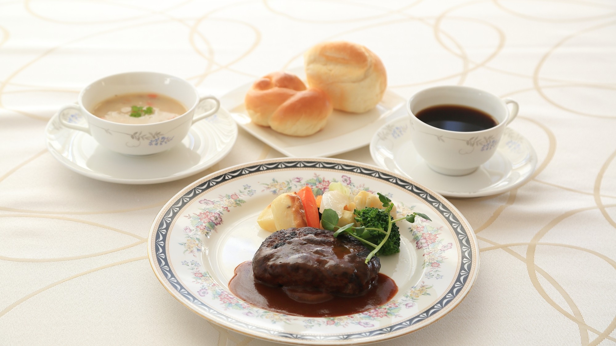 【２食付きのお得なプラン】夕食はレストランで選べるセットメニュー♪（夕朝食付）