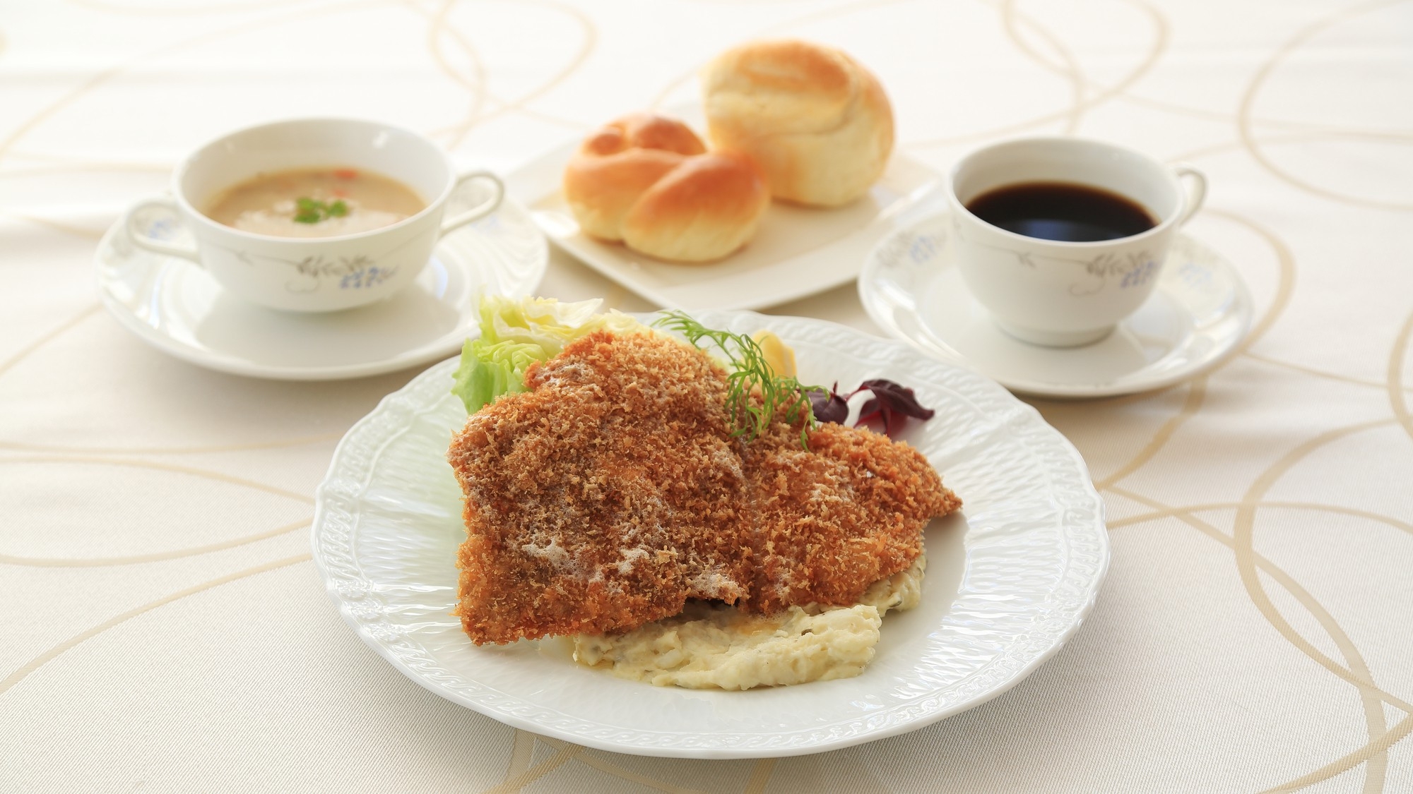 【２食付きのお得なプラン】夕食はレストランで選べるセットメニュー♪（夕朝食付）