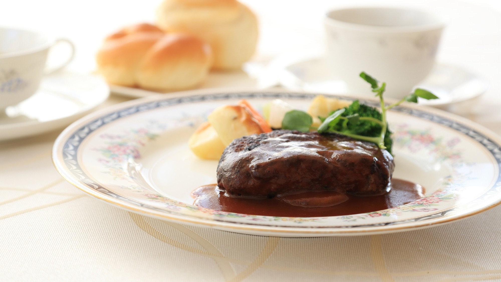 【２食付きのお得なプラン】夕食はレストランで選べるセットメニュー♪（夕朝食付）