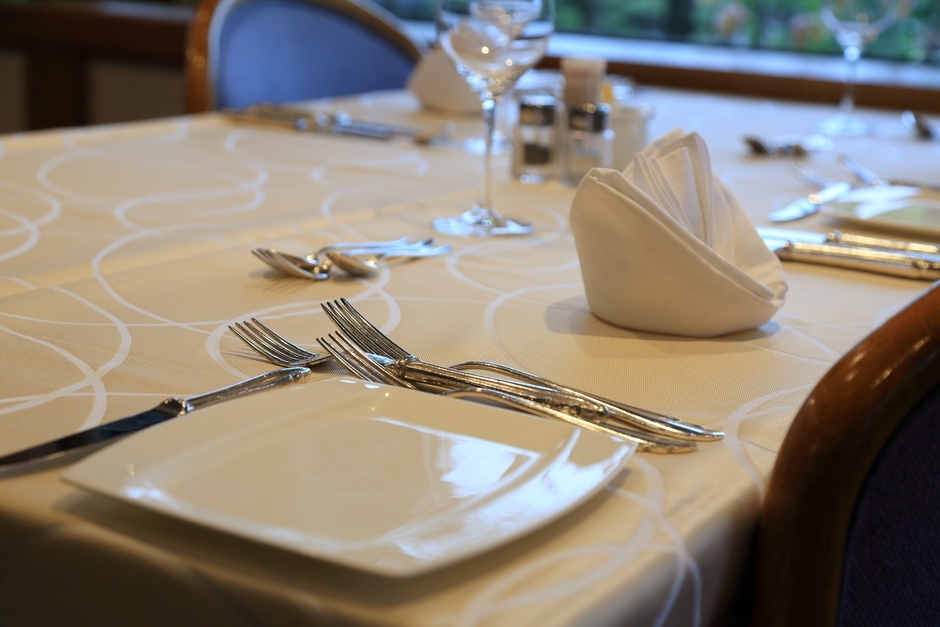 【年末年始限定】【夕食はレストランでフルコースディナー】２食付プラン（夕朝食付）
