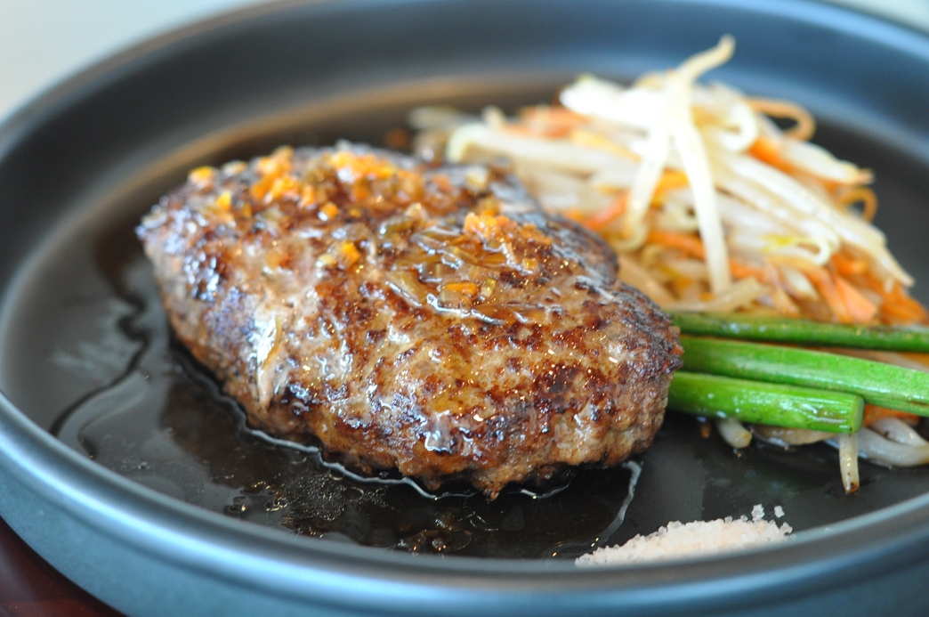 【２食付】【平日限定】【鉄板焼八景】黒毛和牛100％のおいしさ！葉山牛ハンバーグコース