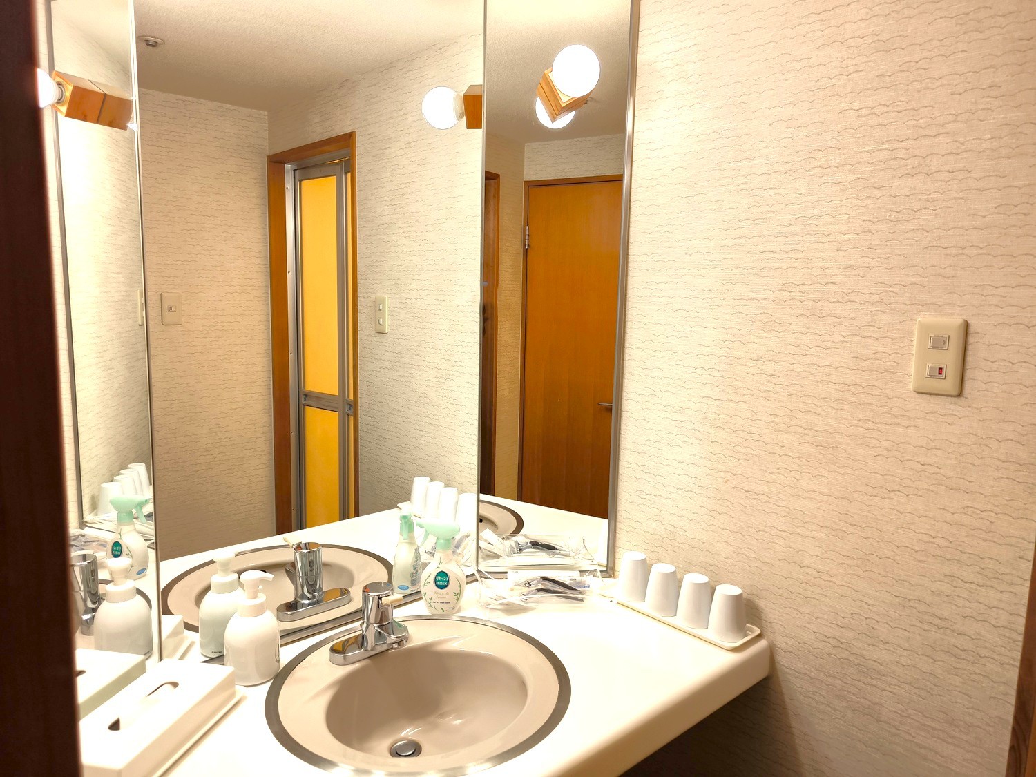 【夕陽の和室】洗面台