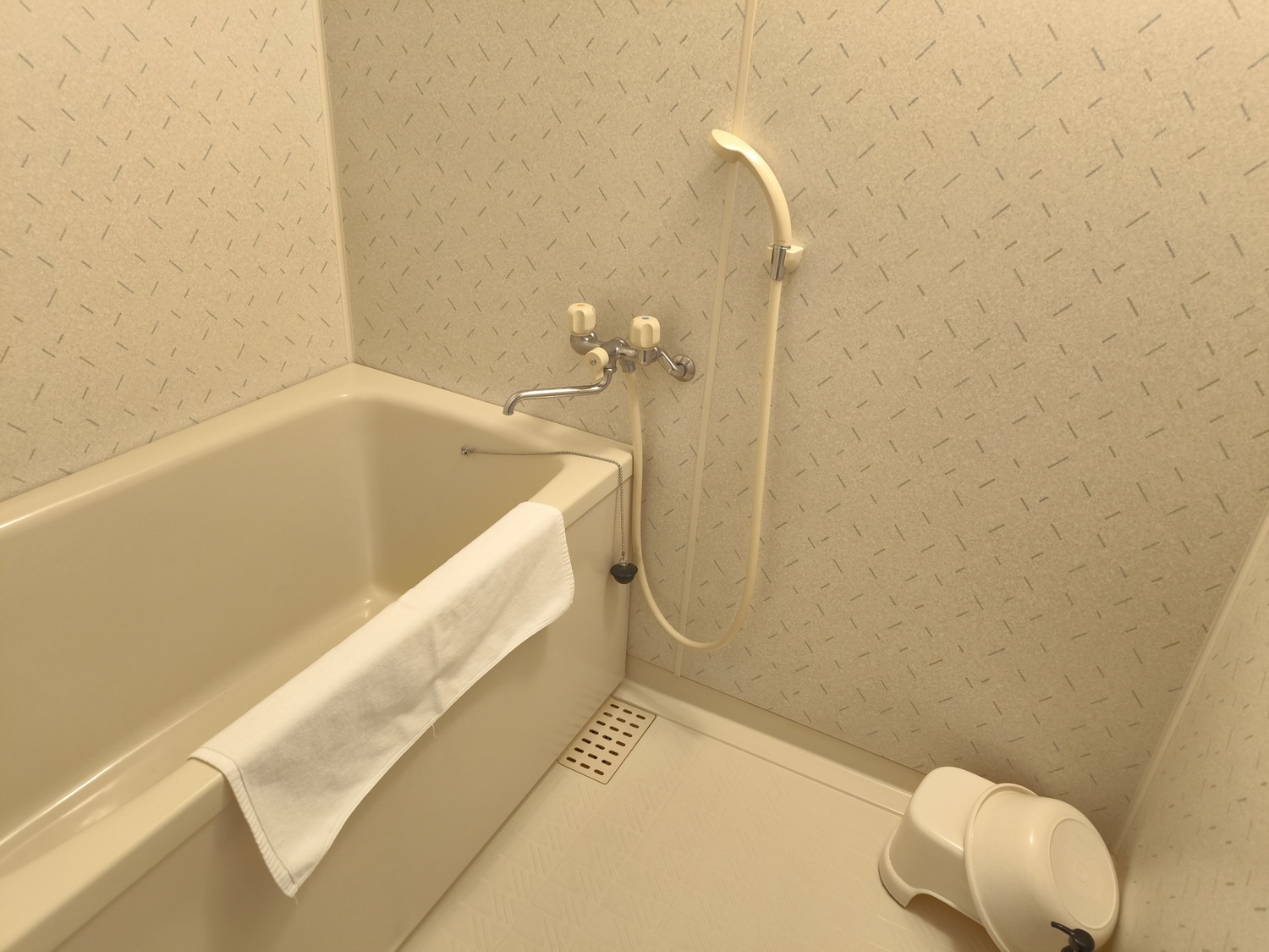 【夕陽の和室】バス