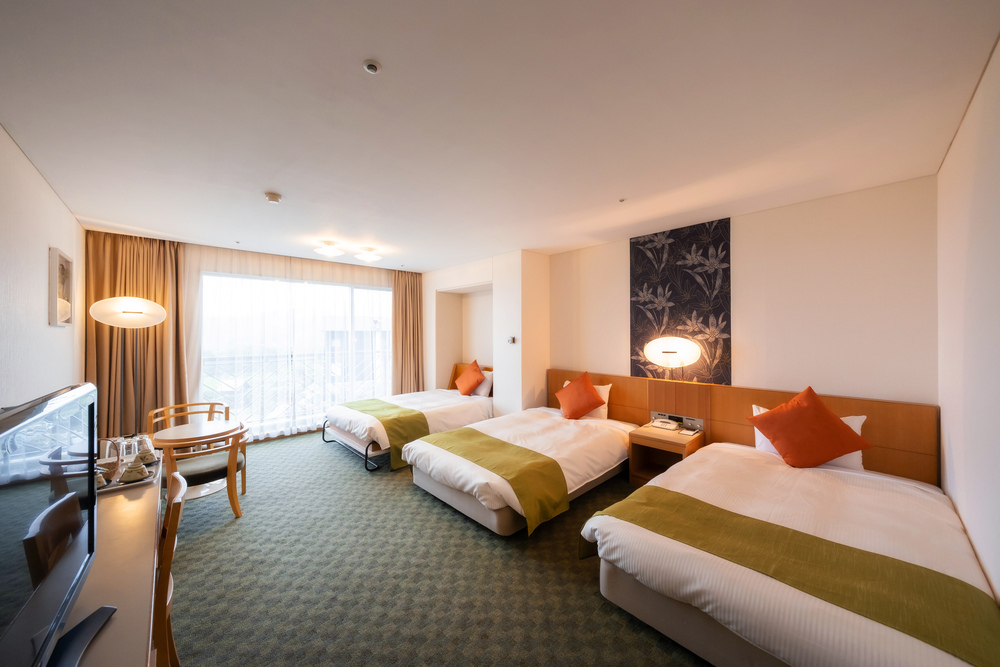 【朝日の洋室】芝生広場側／36平米（禁煙）