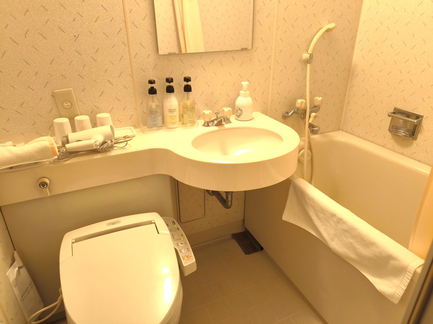 【朝日の洋室】バス・トイレ付