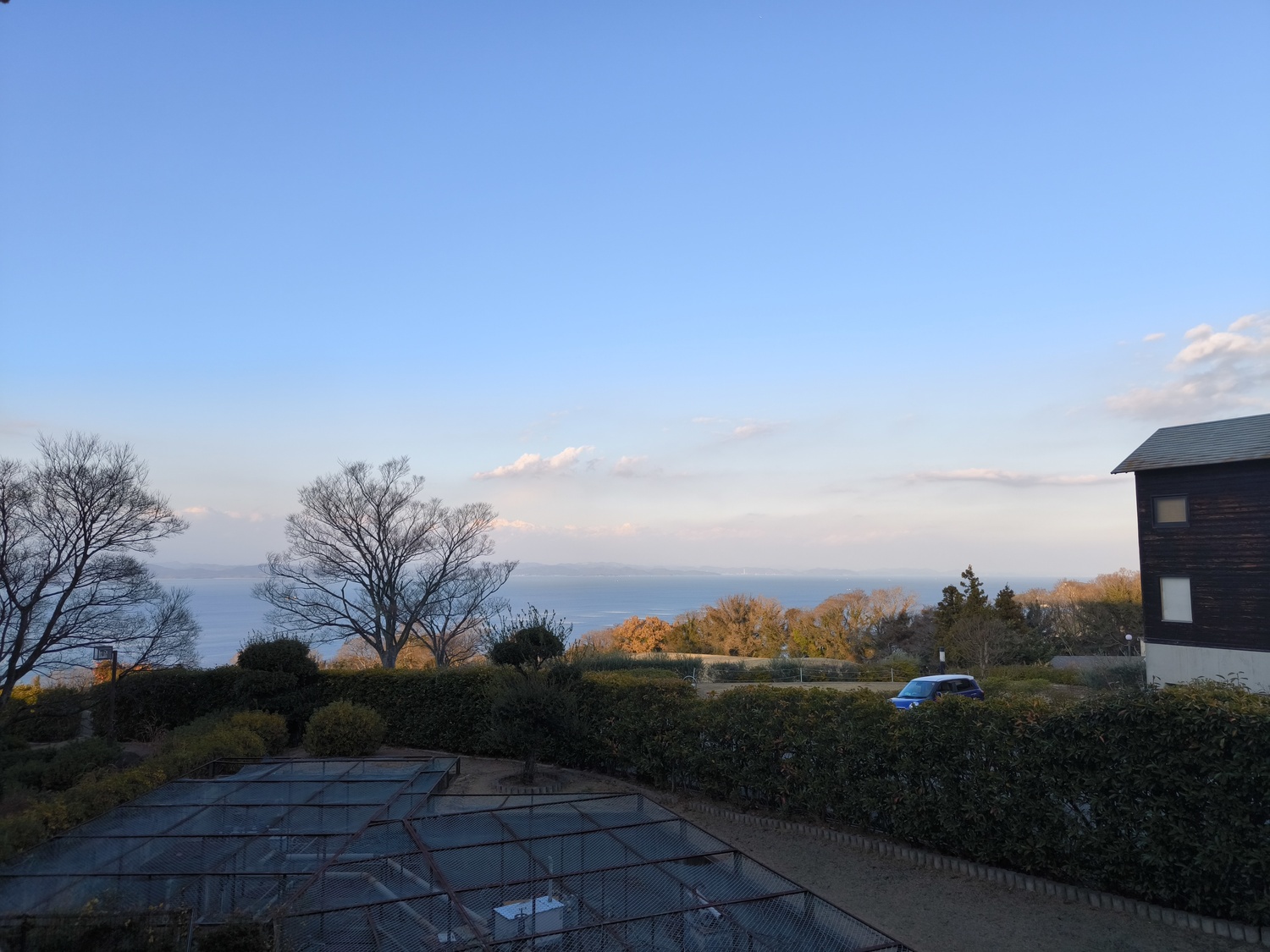 【朝日の洋室】から望む瀬戸内海