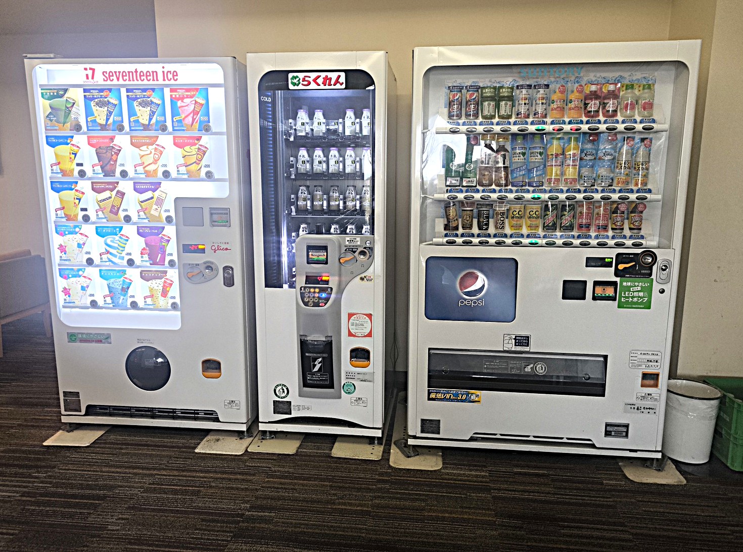 涼み処に自動販売機を完備。