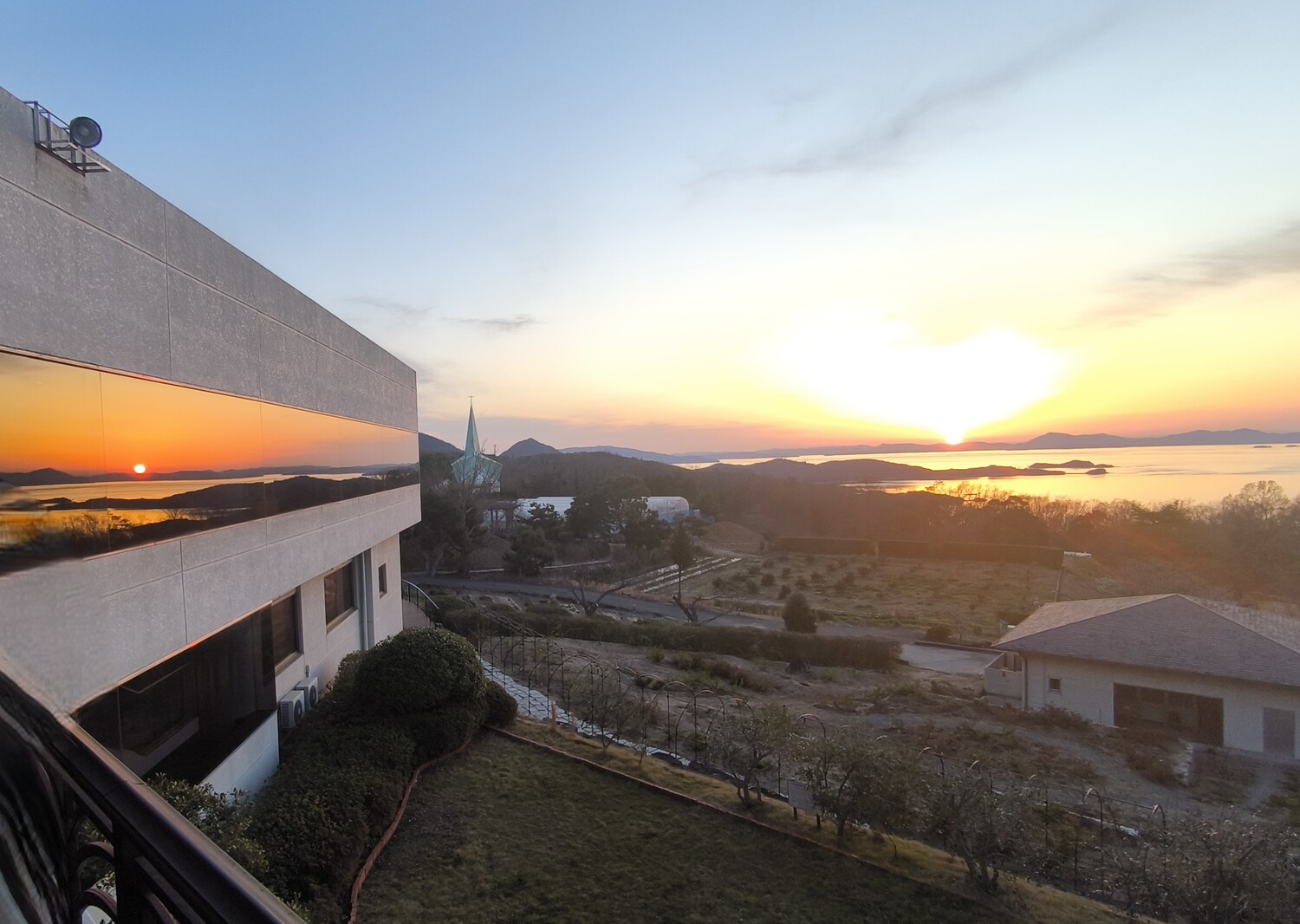 ガラス越しのサンセット