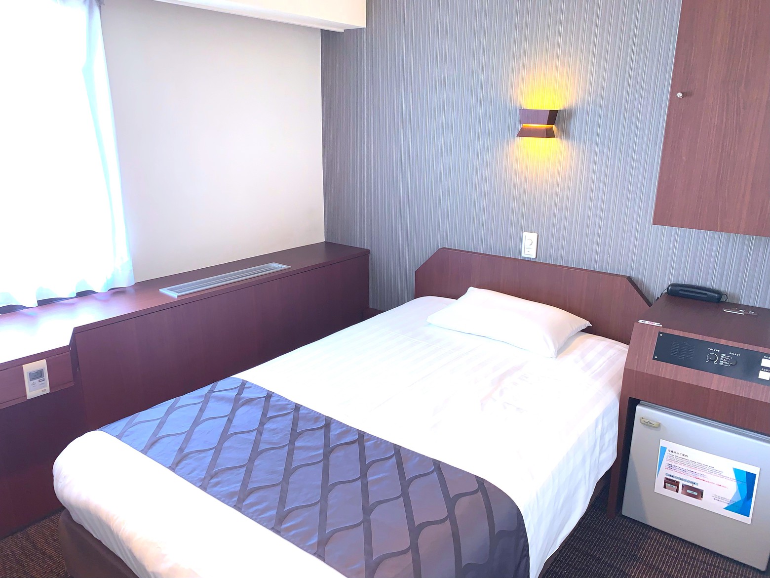 シングルルームSA7 トレインビュー(ベッドサイド)