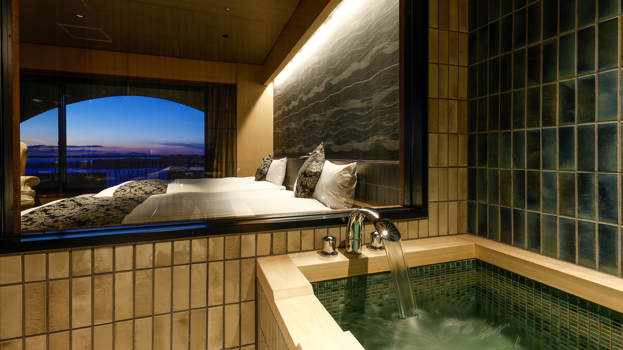 2024年12月にリニューアルされた広々とした80平米のハイフロアのデラックススイート716号