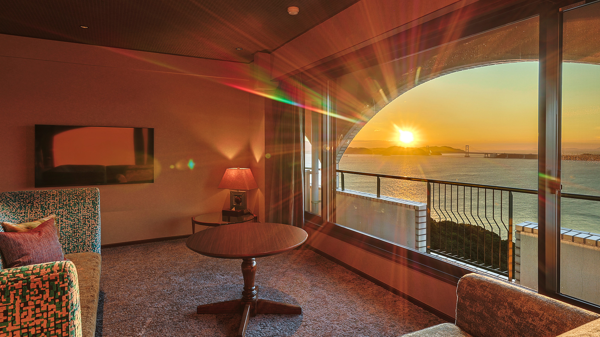 2024年12月にリニューアルされた広々とした80平米のハイフロアのデラックススイート716号