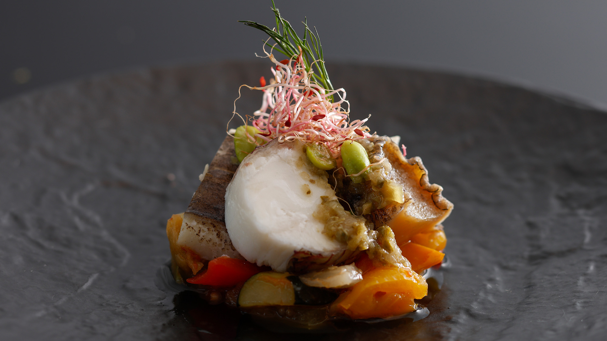 地元食材を盛り込んだ目にも鮮やかなお料理(料理イメージ)