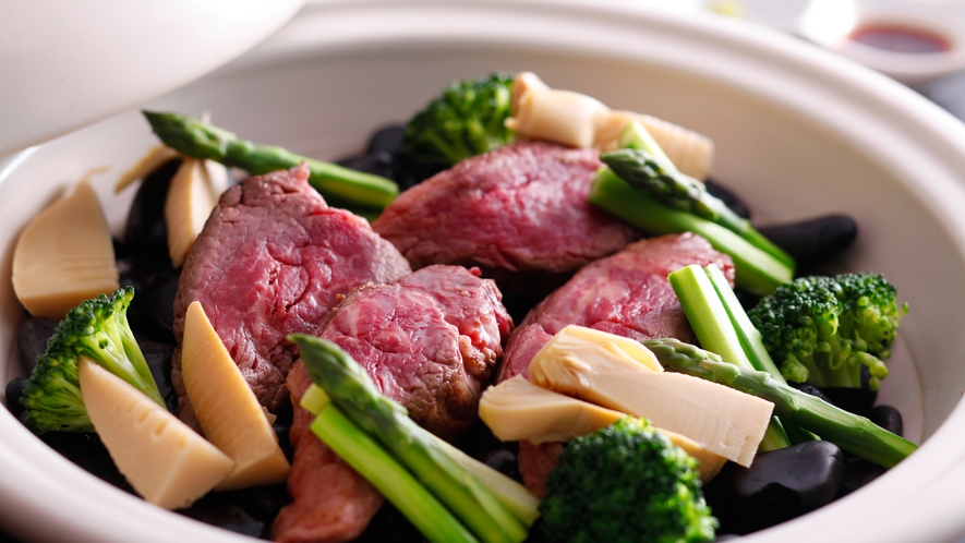 風味豊かな淡路牛の宝楽ステーキを旬の彩り野菜と共に≪料理イメージ≫