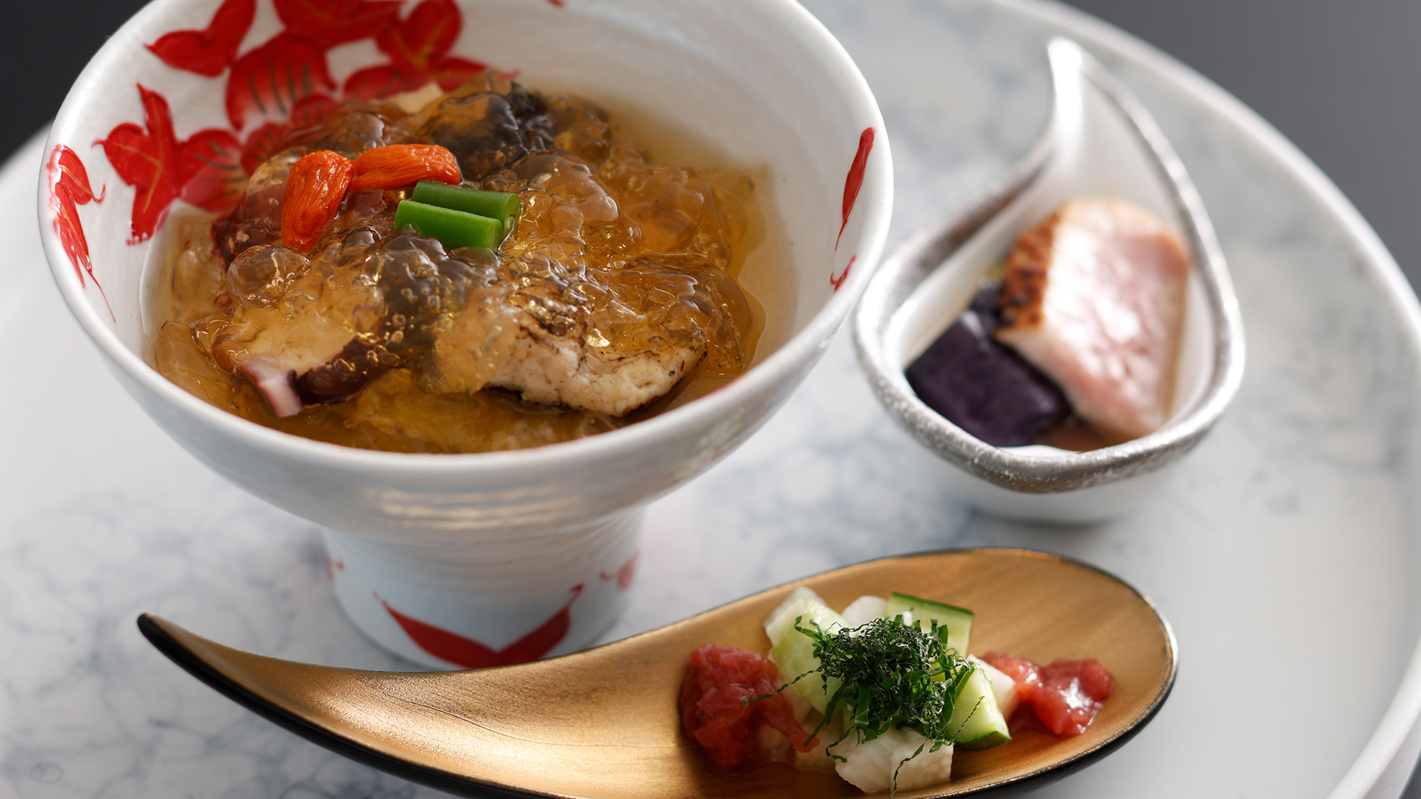 地元食材を盛り込んだ目にも鮮やかなお料理(料理イメージ)