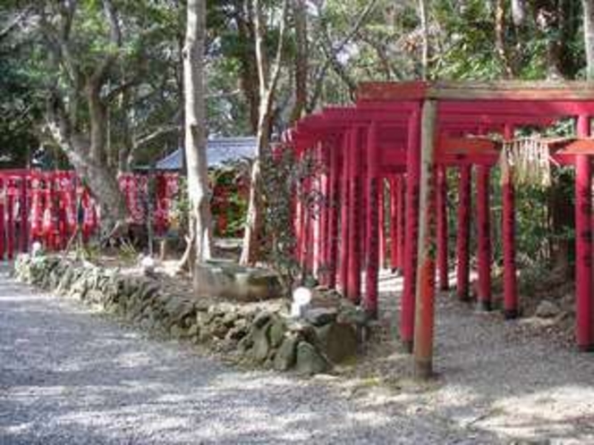 女性の願いをかなえる・・と今話題の「石神さん」がある神明神社