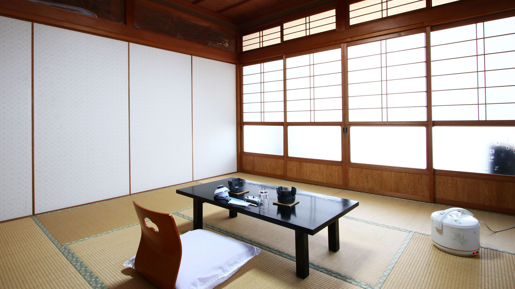 【食事処＿夕食時は個室食事処となります。朝食時は食事処となります】*