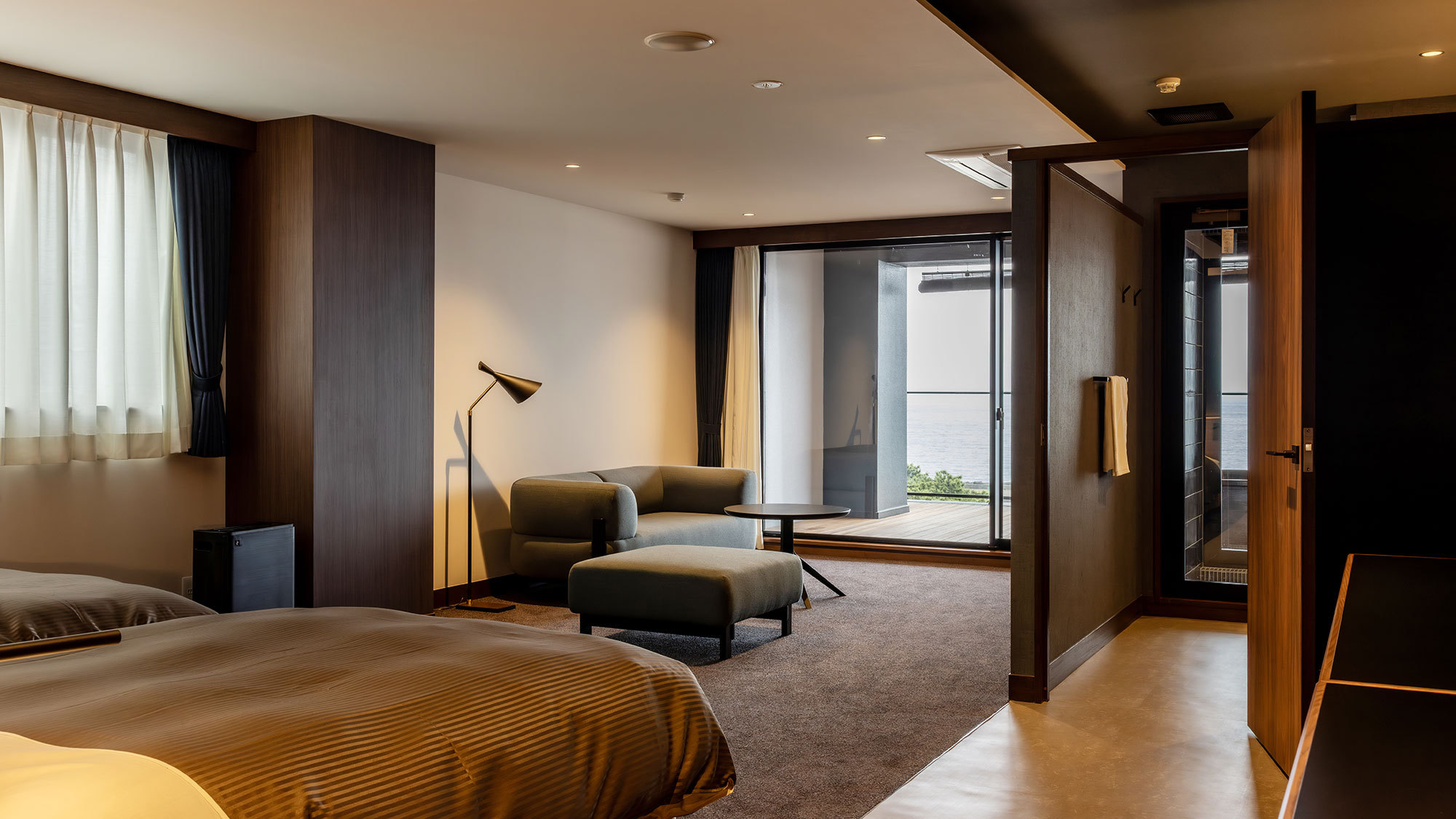 新館 スイート 洋室